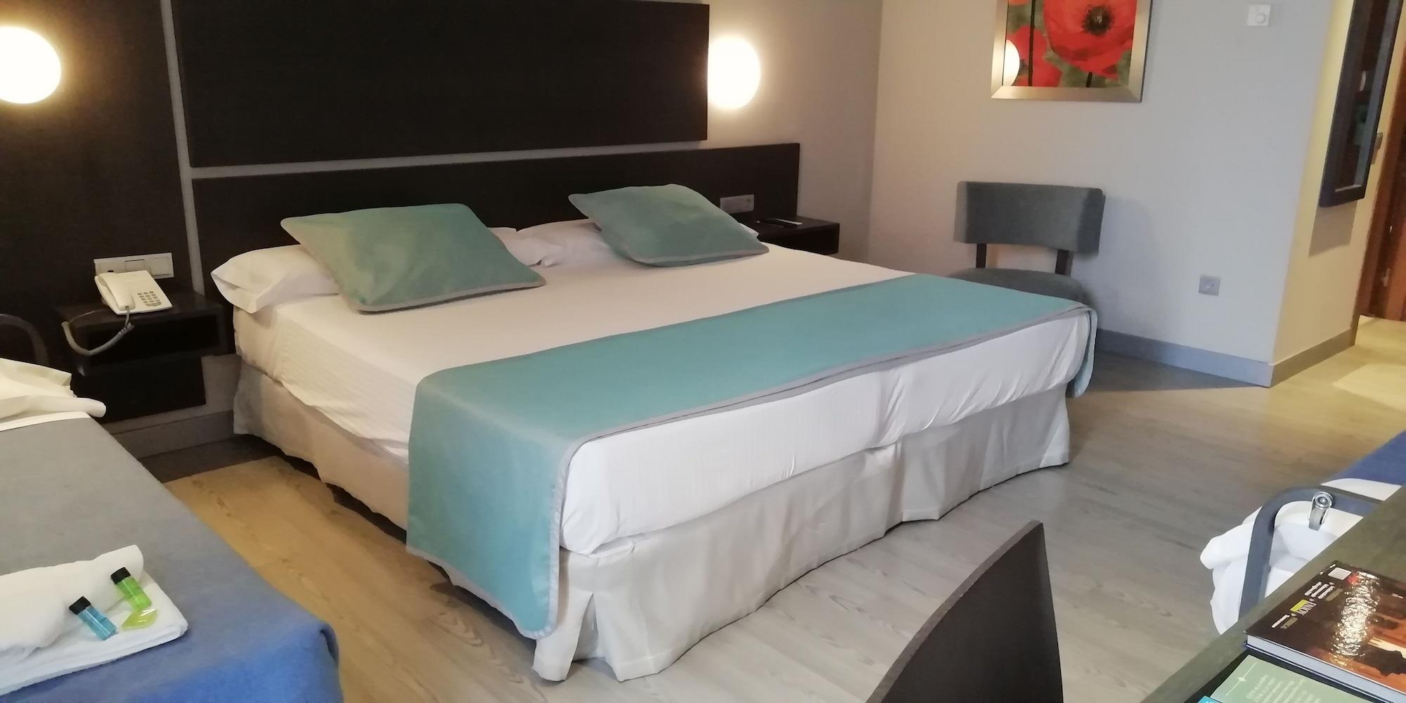 Hotel Ciudad De Ponferrada, Ascend Hotel Collection Экстерьер фото