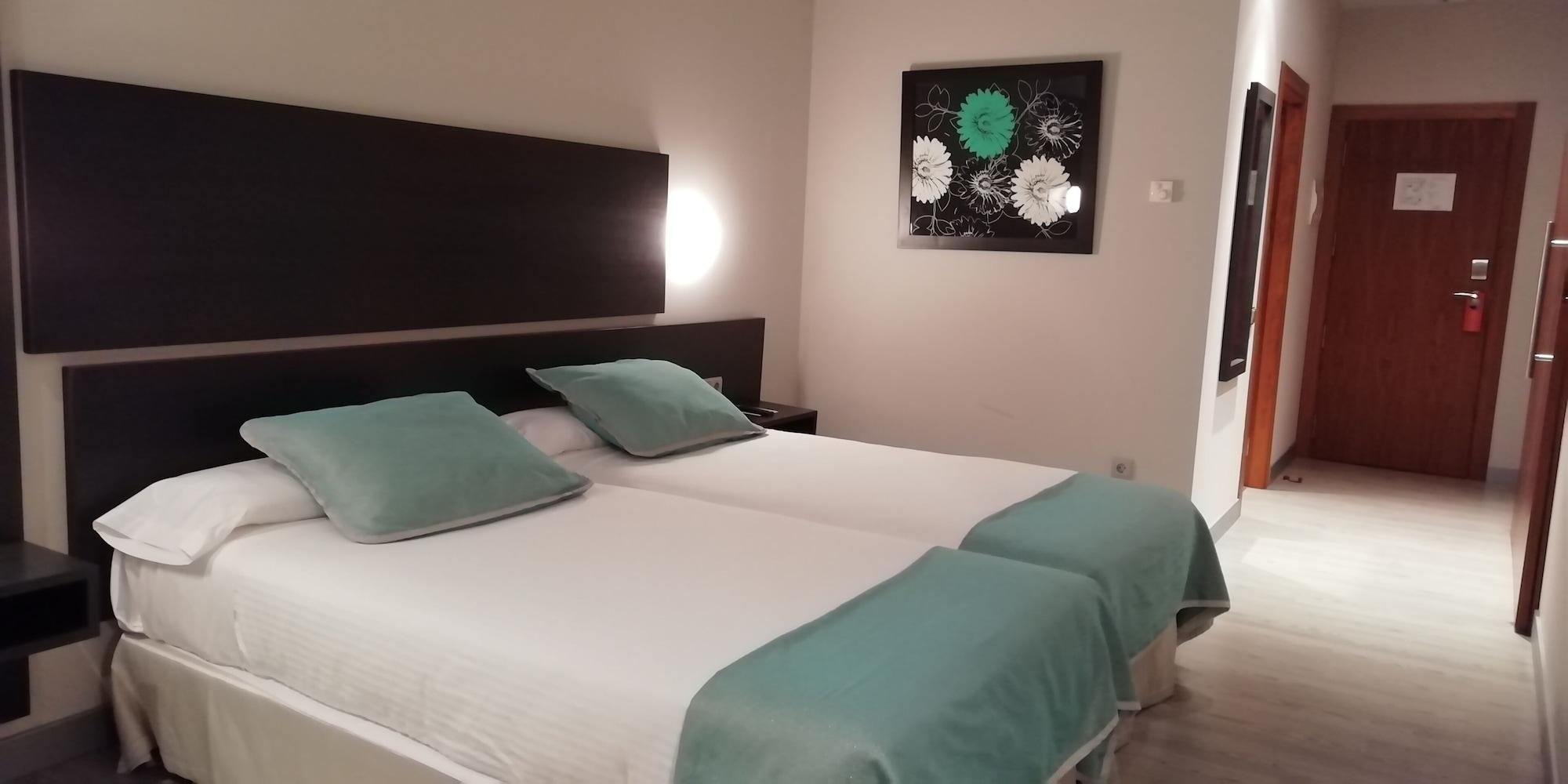 Hotel Ciudad De Ponferrada, Ascend Hotel Collection Экстерьер фото