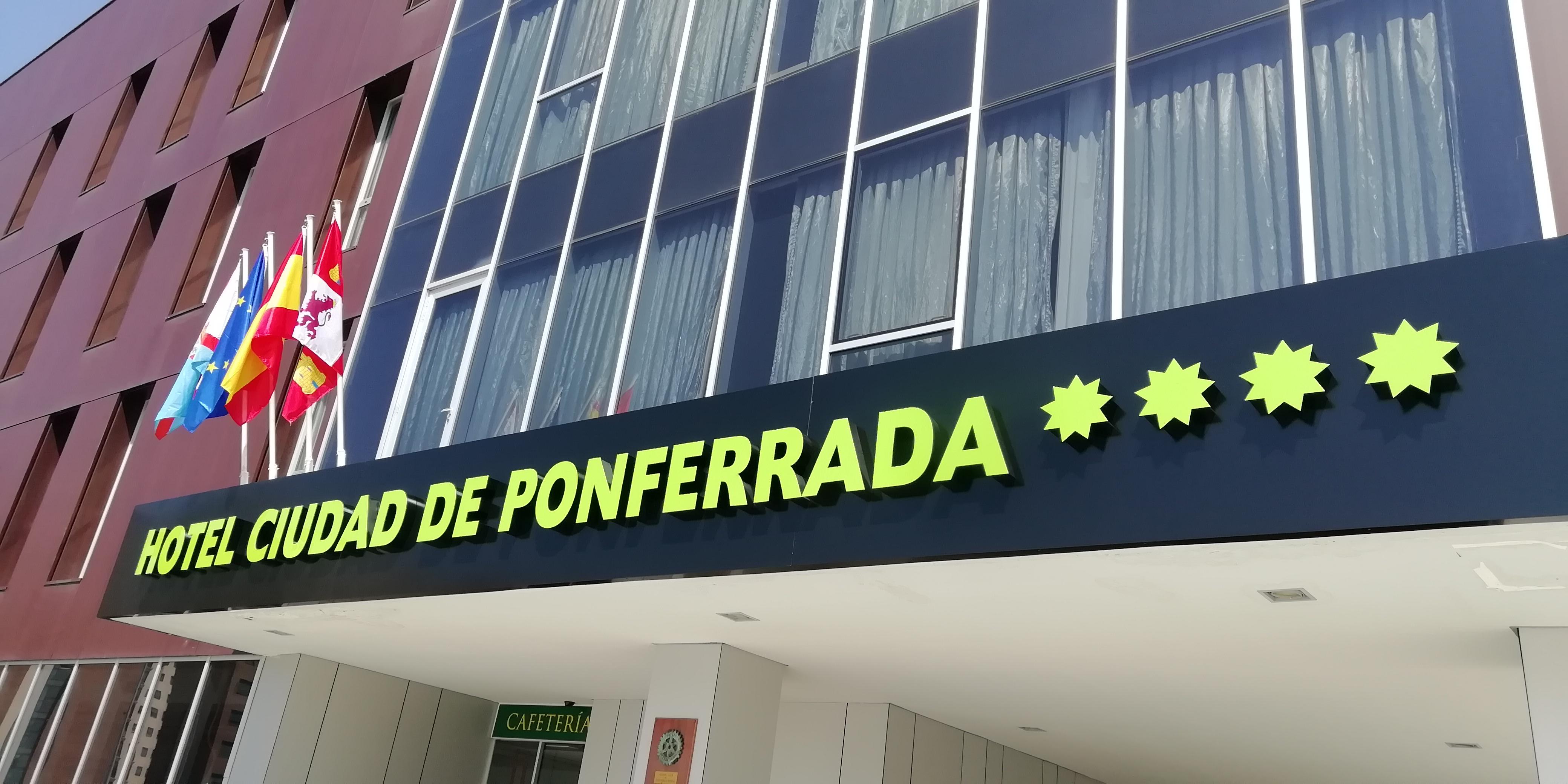 Hotel Ciudad De Ponferrada, Ascend Hotel Collection Экстерьер фото