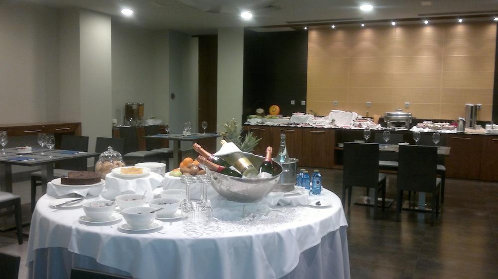 Hotel Ciudad De Ponferrada, Ascend Hotel Collection Экстерьер фото
