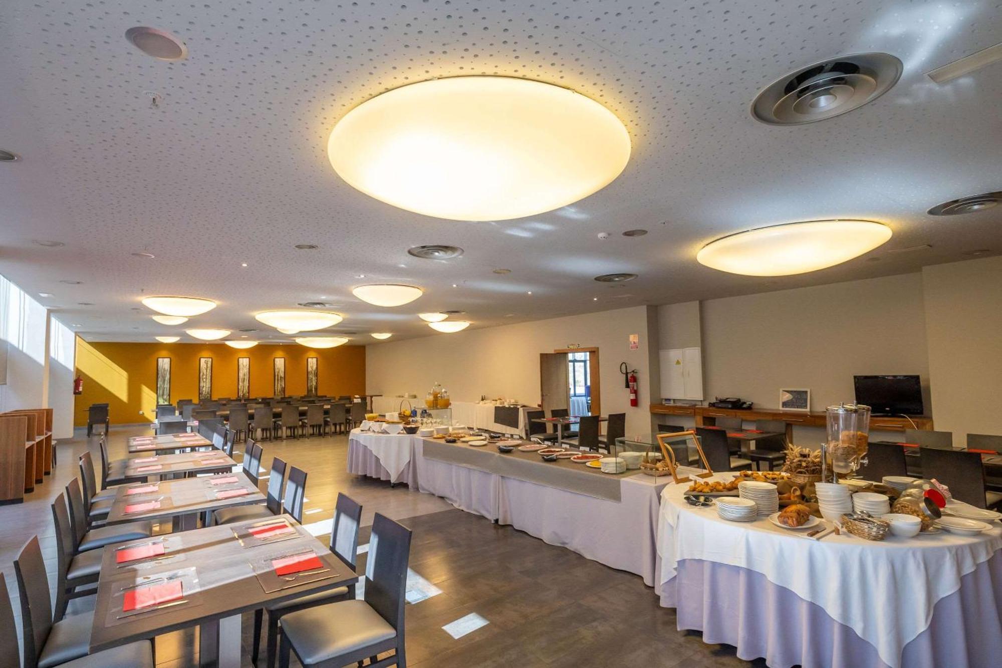 Hotel Ciudad De Ponferrada, Ascend Hotel Collection Экстерьер фото