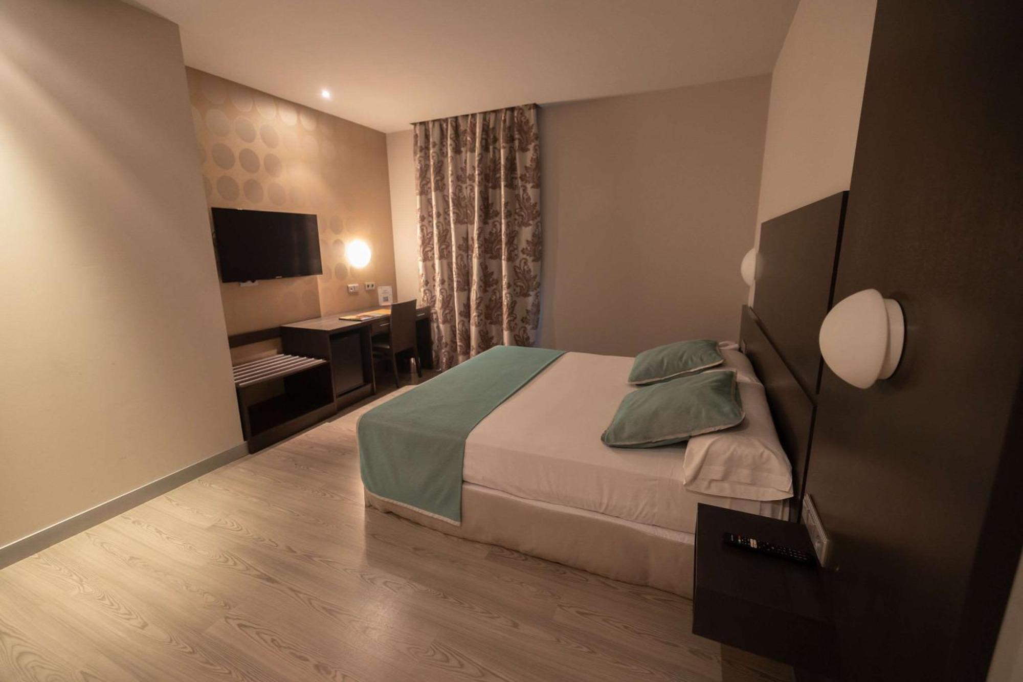 Hotel Ciudad De Ponferrada, Ascend Hotel Collection Экстерьер фото