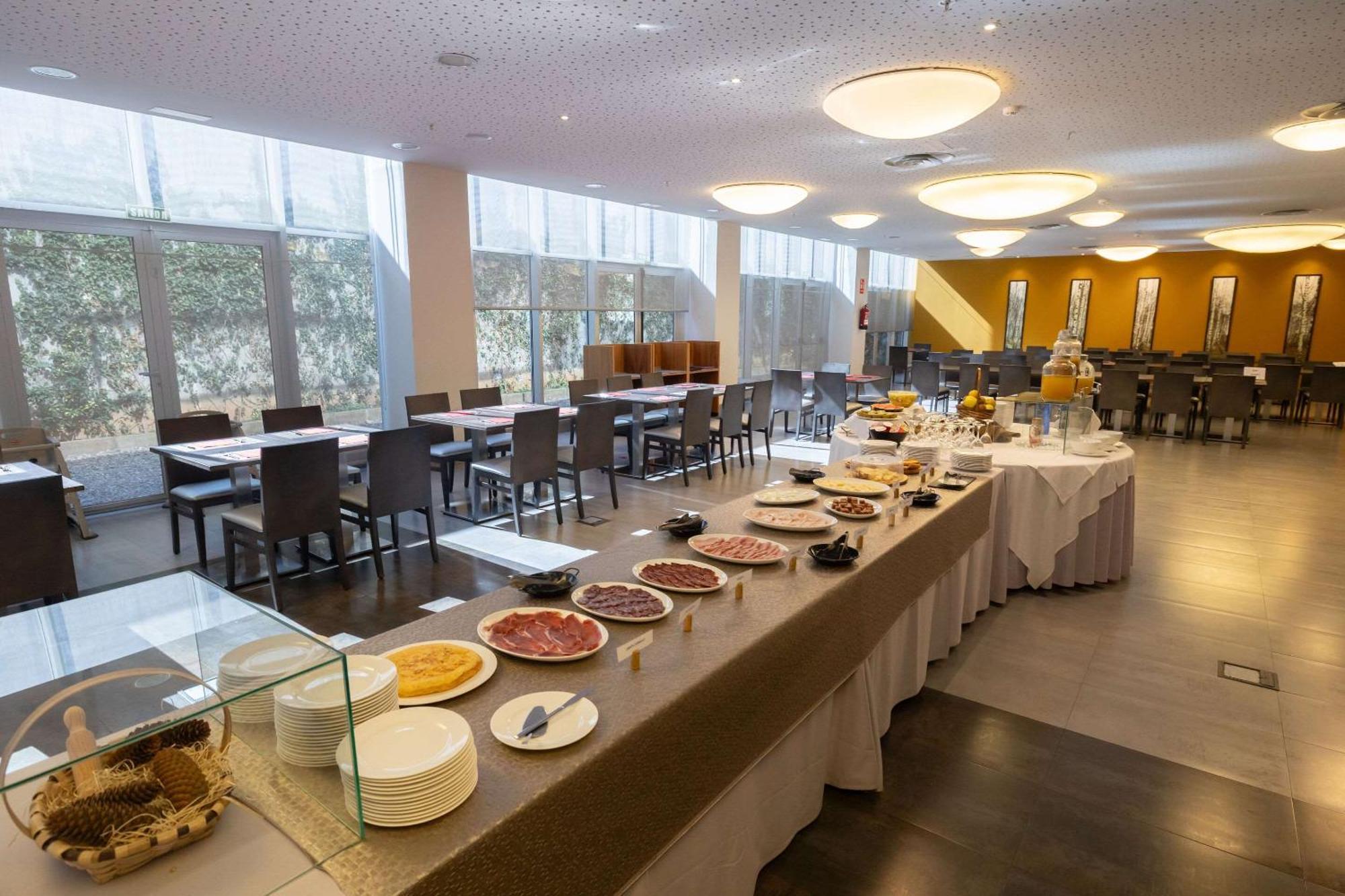Hotel Ciudad De Ponferrada, Ascend Hotel Collection Экстерьер фото