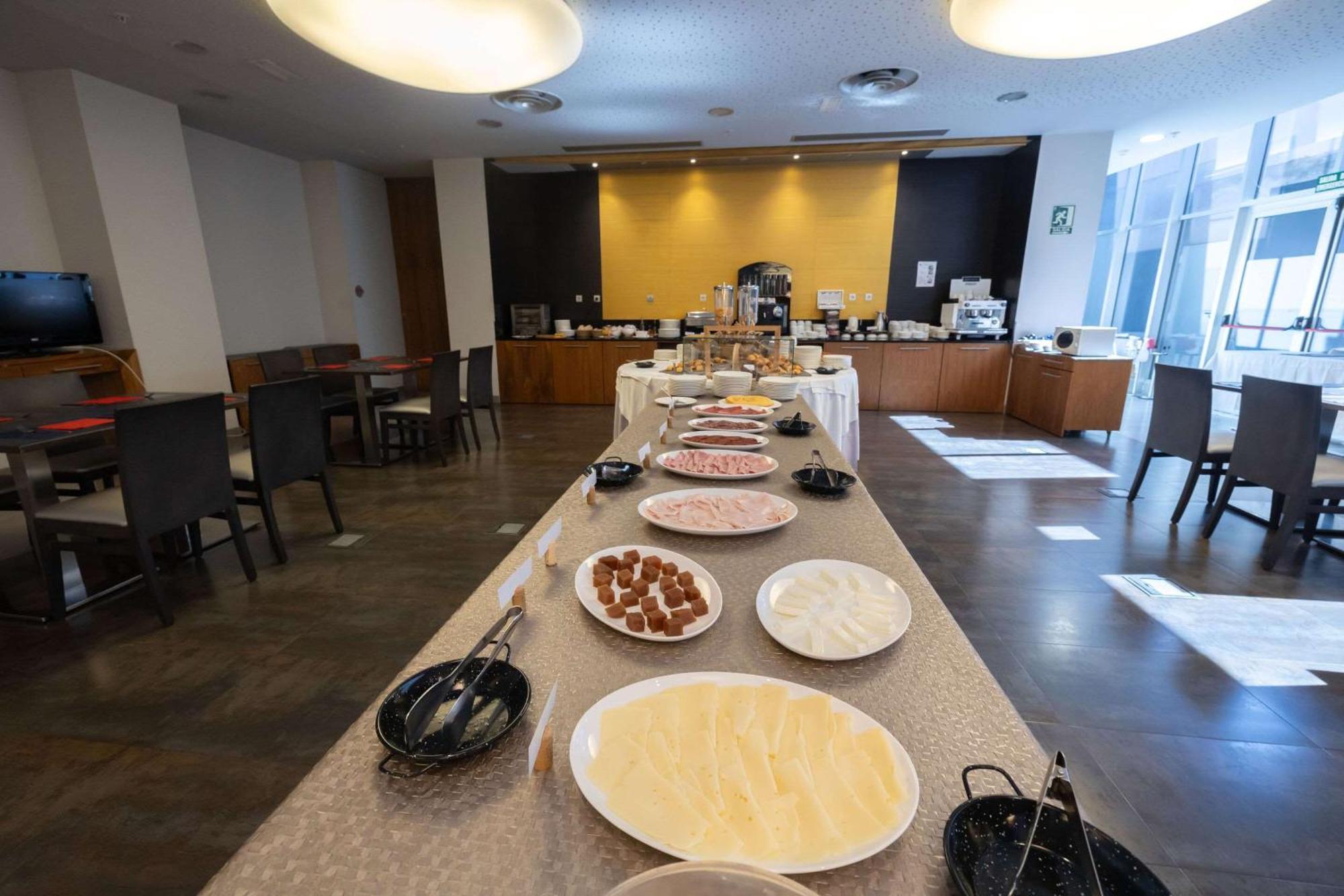 Hotel Ciudad De Ponferrada, Ascend Hotel Collection Экстерьер фото