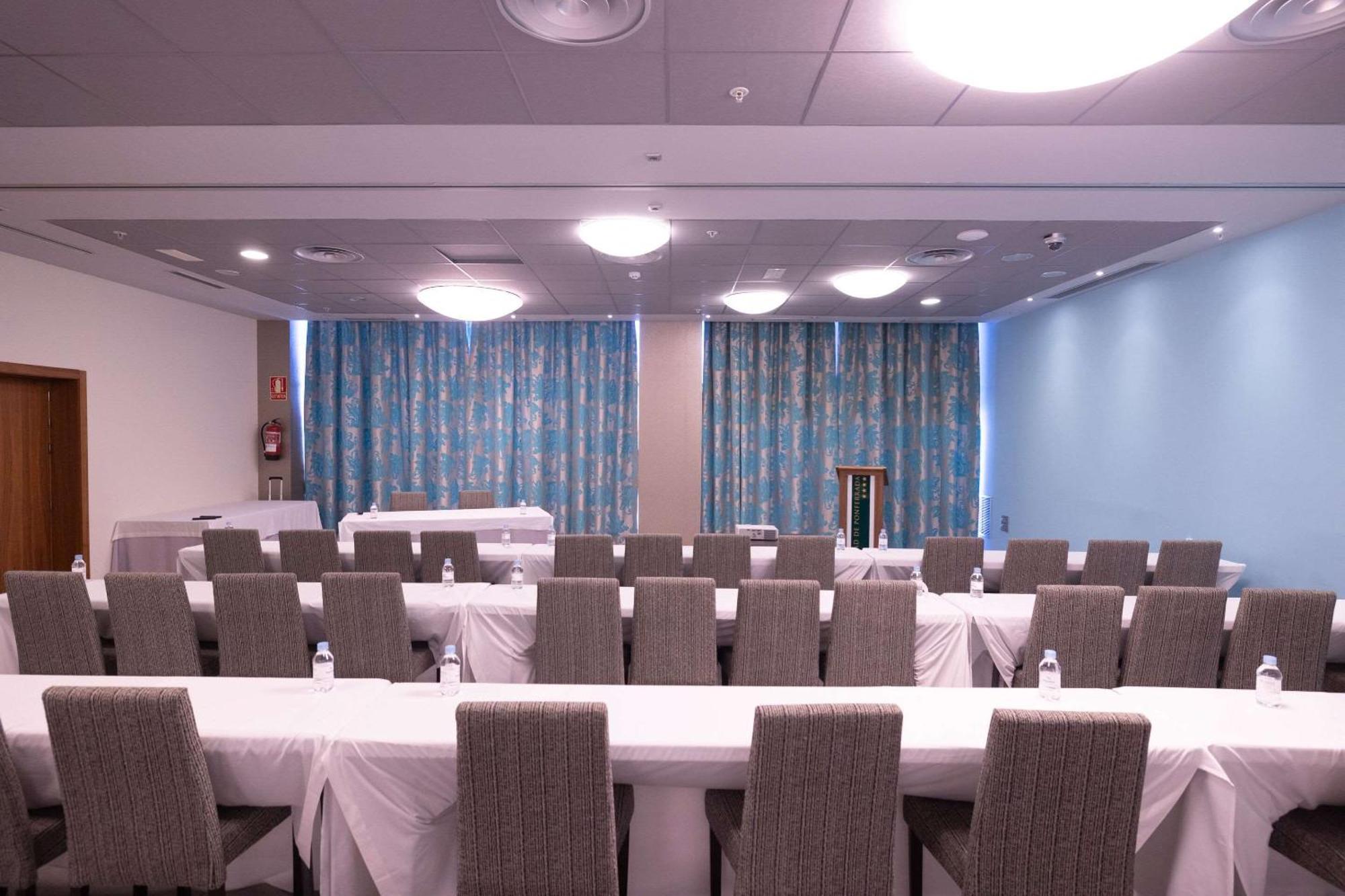 Hotel Ciudad De Ponferrada, Ascend Hotel Collection Экстерьер фото