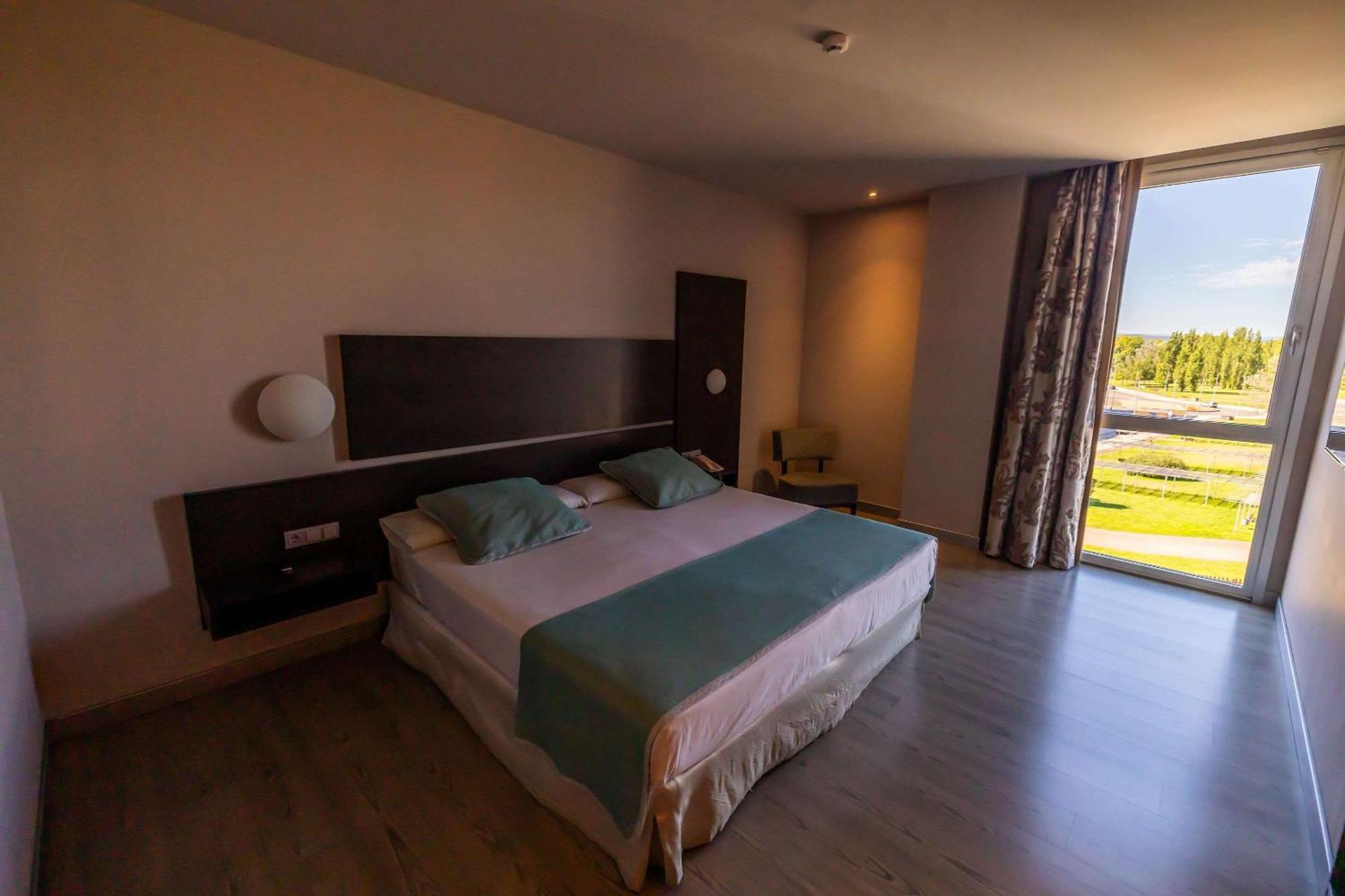 Hotel Ciudad De Ponferrada, Ascend Hotel Collection Экстерьер фото